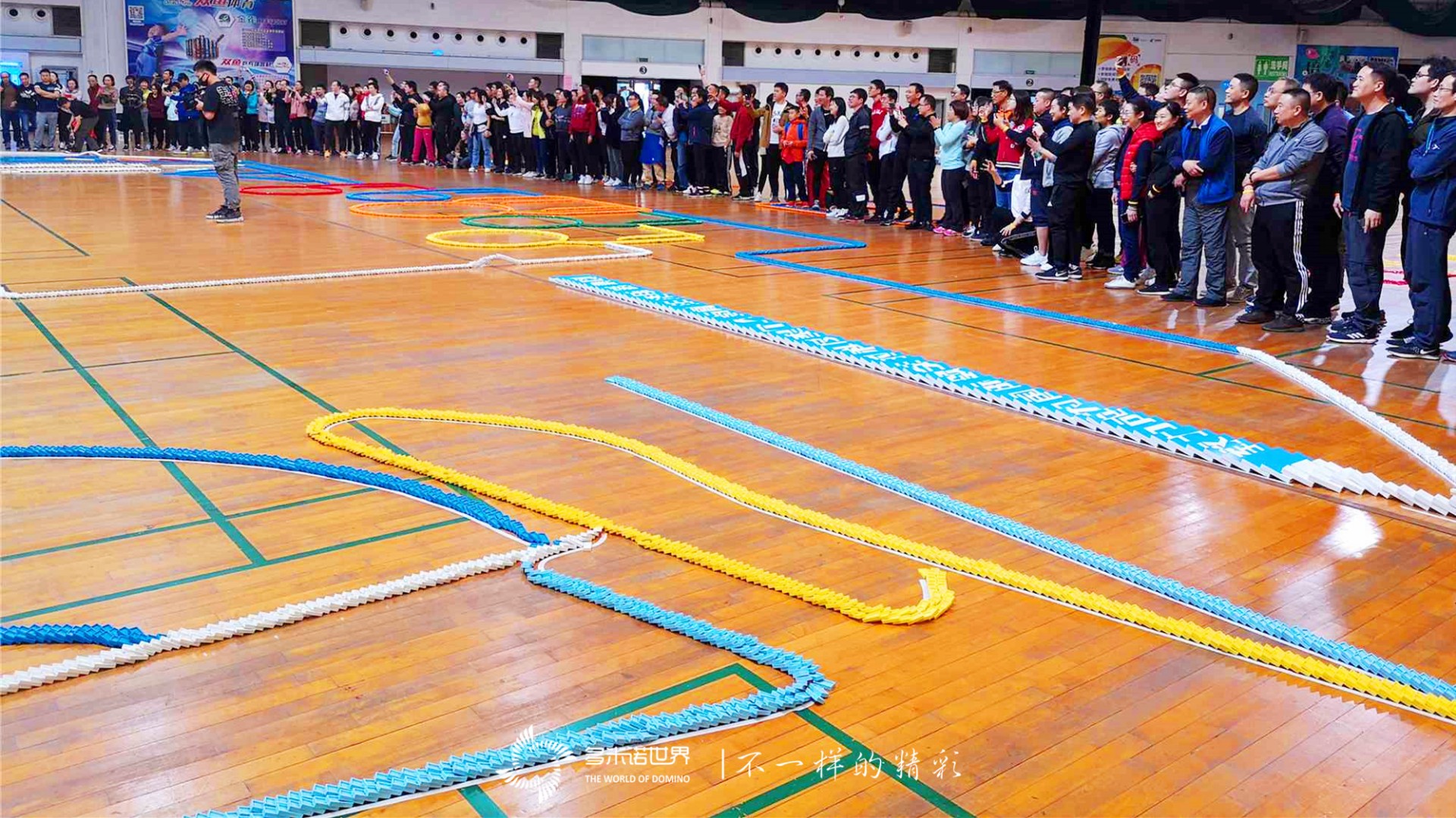 平安银行广东分行训练营三小时挑战45000枚多米诺骨牌